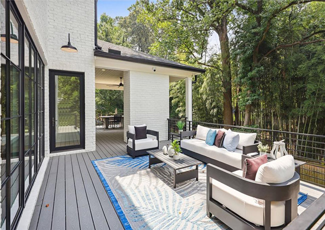 Backyard Staging Designed for Relaxation and Entertaining